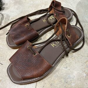kino sandals key west leather strappy flat open toe sandals size 8